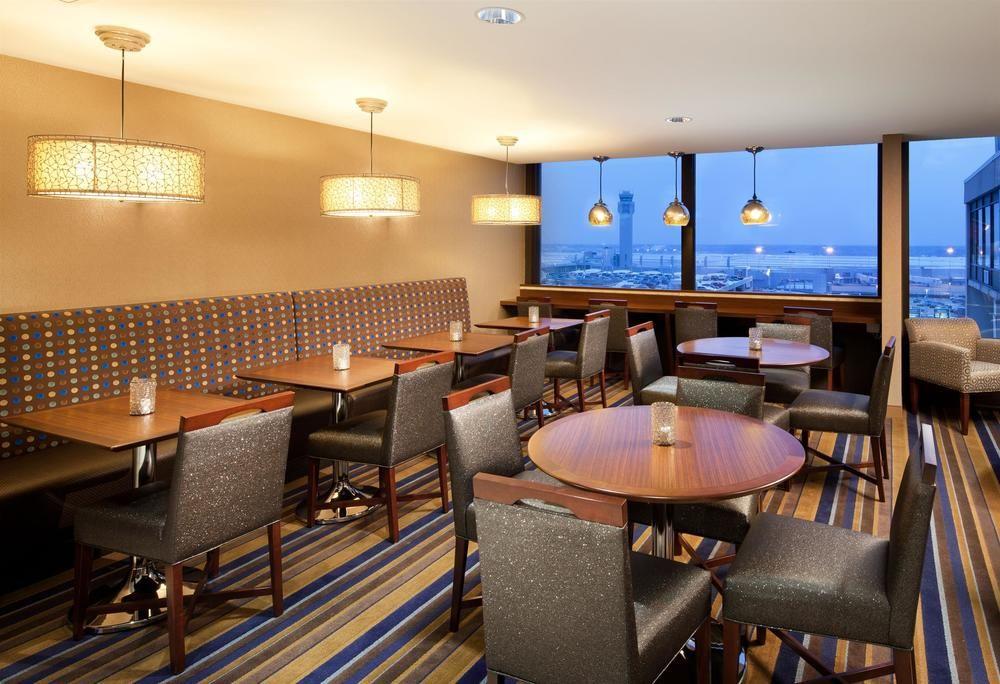 Sheraton Cleveland Airport Hotel Exterior photo