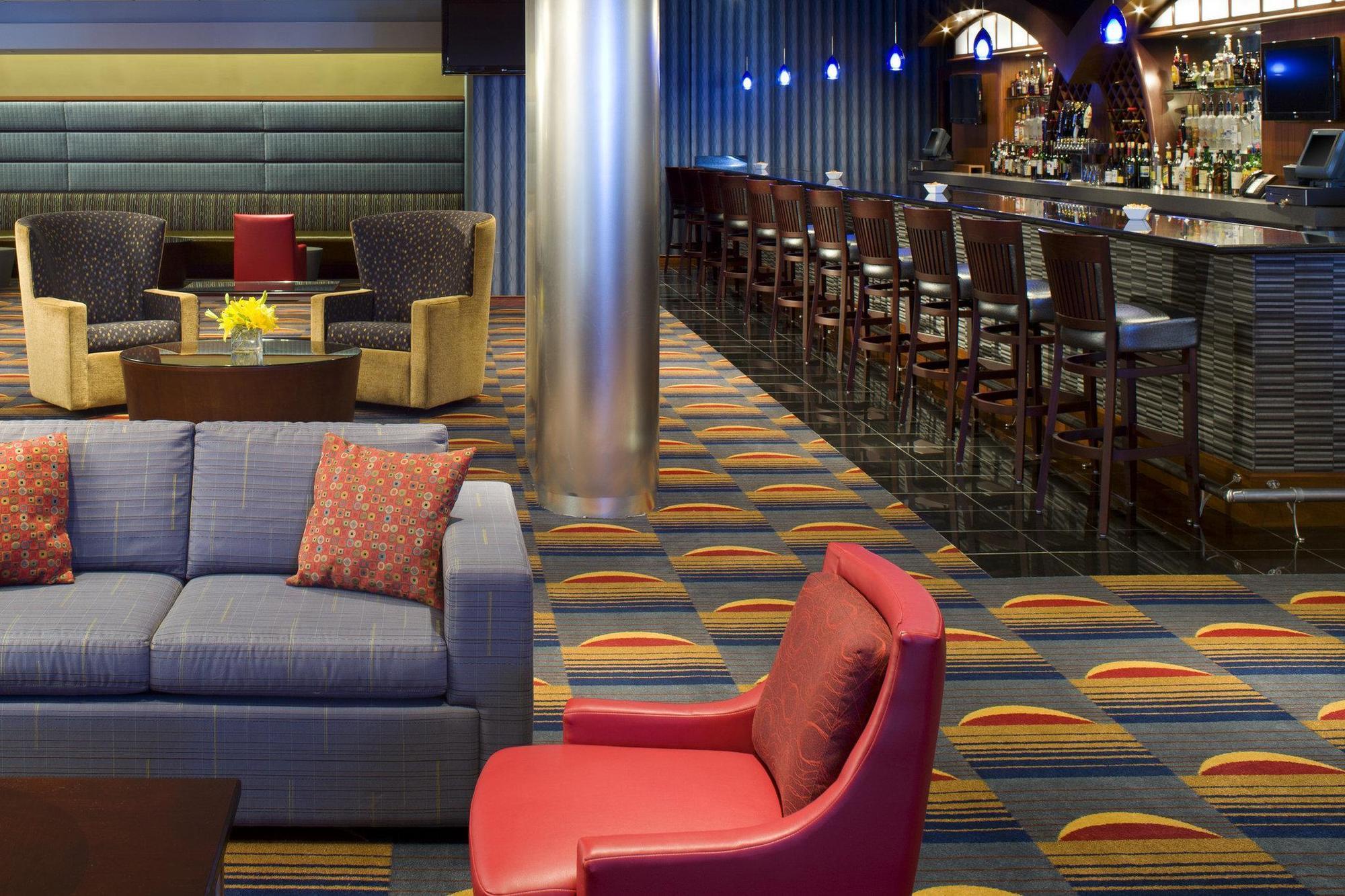 Sheraton Cleveland Airport Hotel Exterior photo