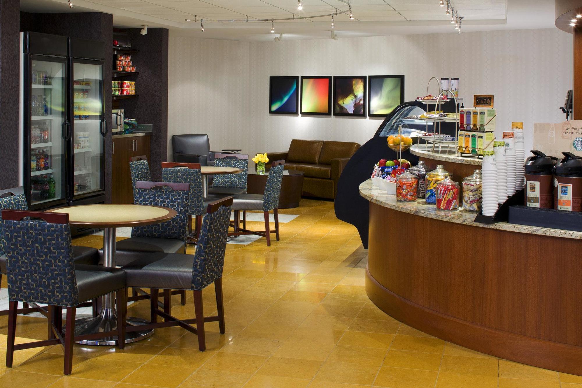 Sheraton Cleveland Airport Hotel Exterior photo
