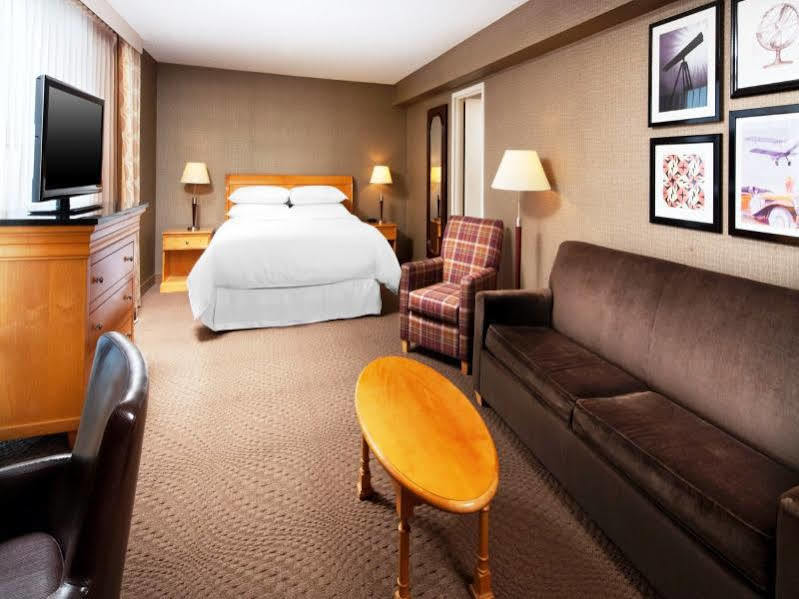 Sheraton Cleveland Airport Hotel Exterior photo