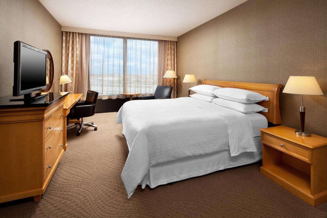 Sheraton Cleveland Airport Hotel Exterior photo