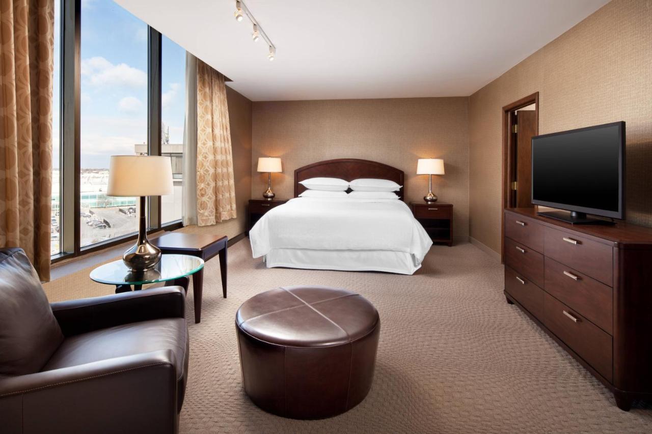 Sheraton Cleveland Airport Hotel Exterior photo